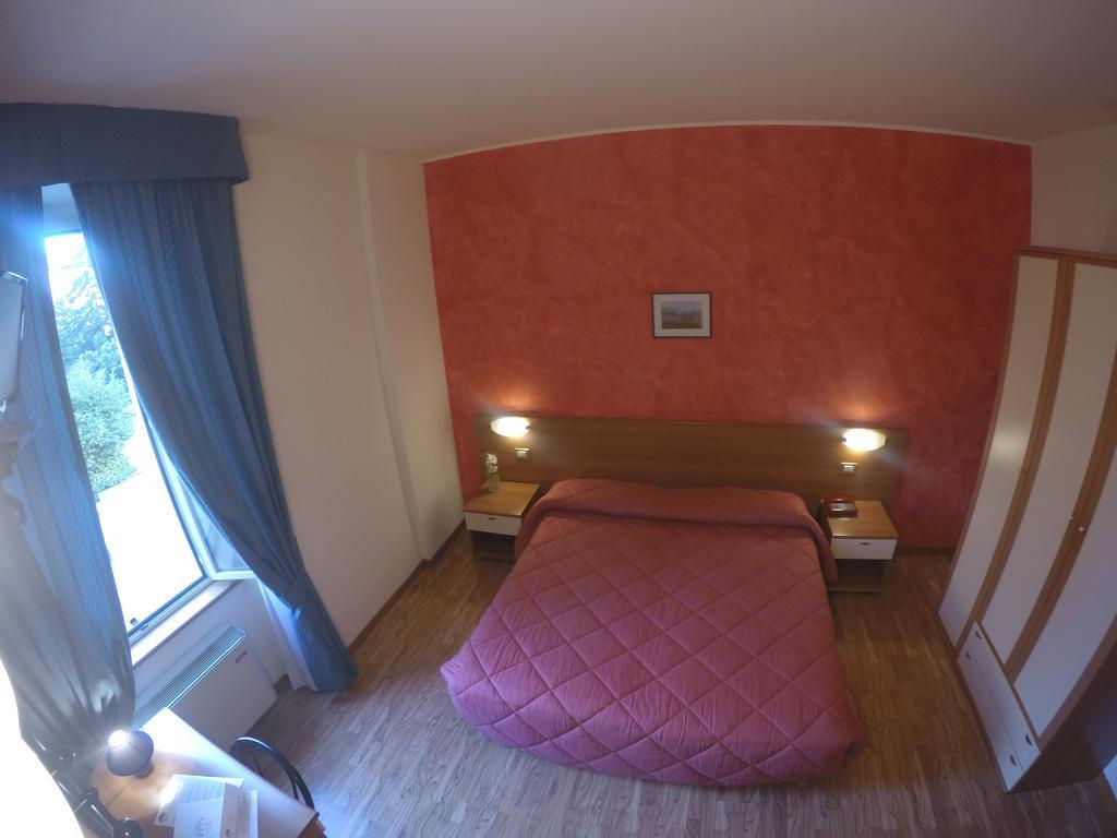 Hotel 2000 Fabriano Eksteriør billede
